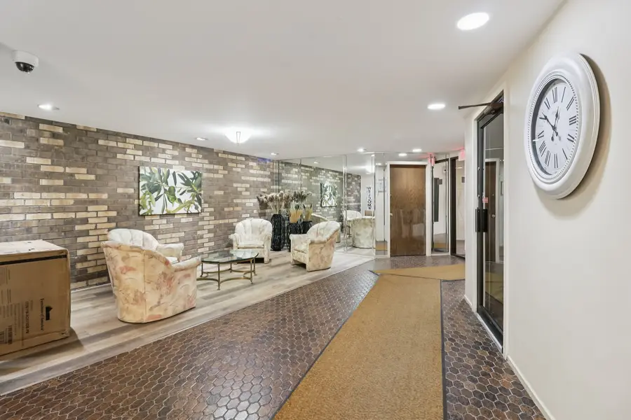 3300 N Carriageway Drive #309, Arlington Heights, IL 60004 - #2