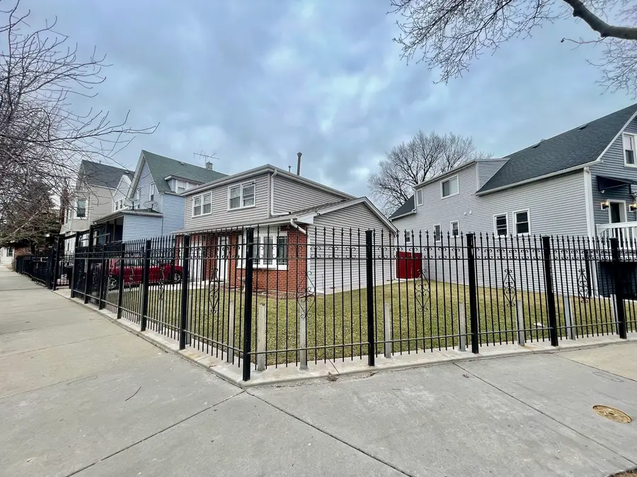 2970 W Nelson Street, Chicago, IL 60618 - #2