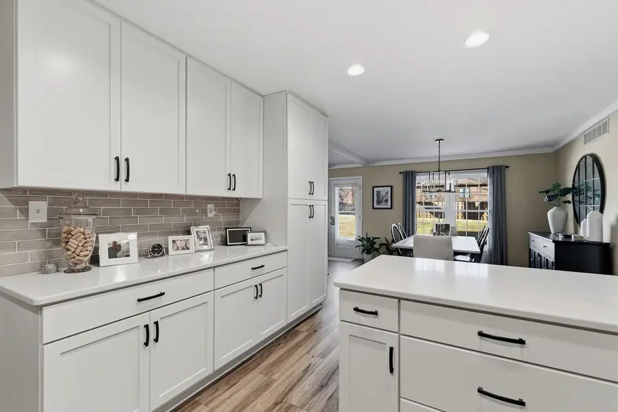 12 Thornwood Court, Moline, IL 61265 - #3