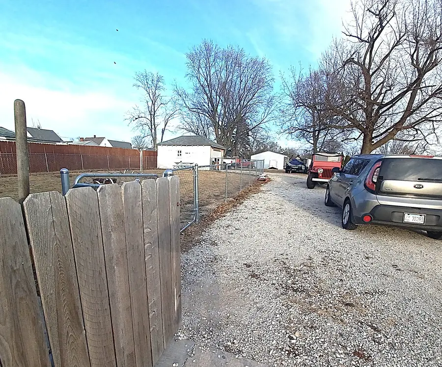 122 S. Beach Street, Kewanee, IL 61443 - #3