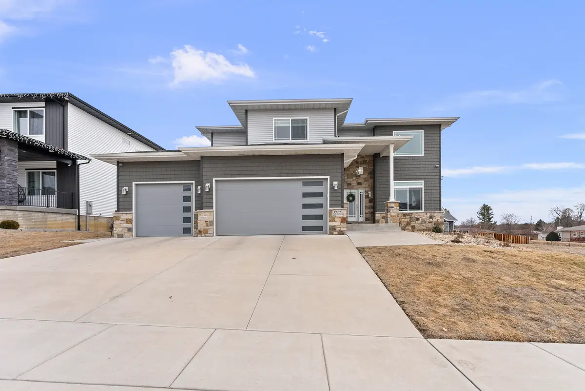 3717 N Birchwood Avenue, Davenport, IA 52806 - #1