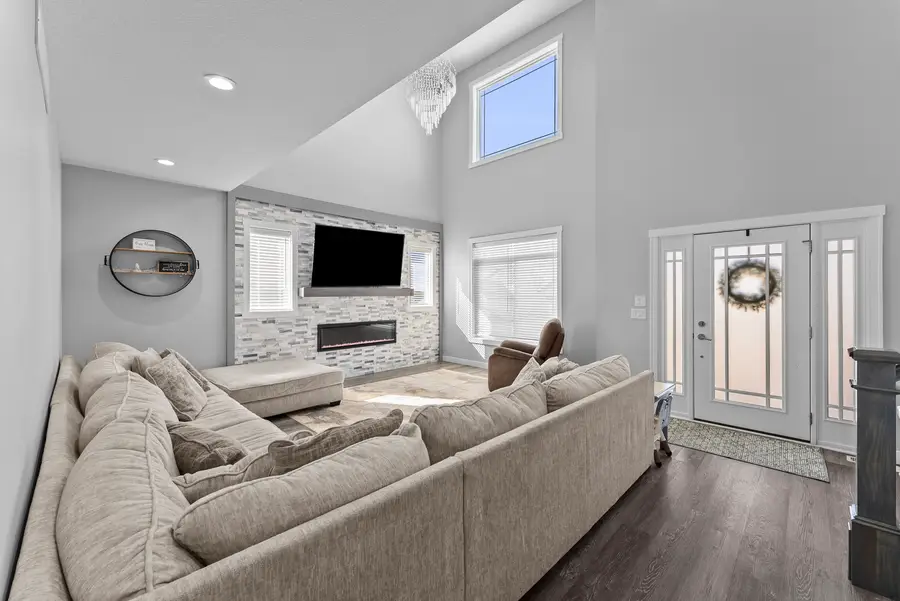 3717 N Birchwood Avenue, Davenport, IA 52806 - #3