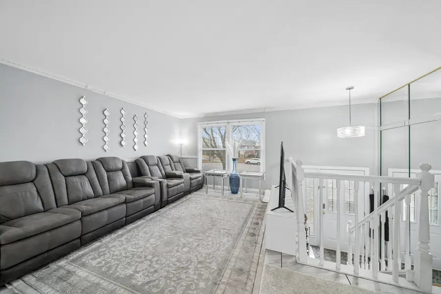 2421 Royal Drive #1, Lombard, IL 60148 - #3