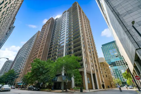 201 E Chestnut Street #19E, Chicago, IL 60611