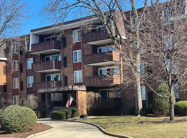 121 S Spruce Avenue #103, Wood Dale, IL 60191