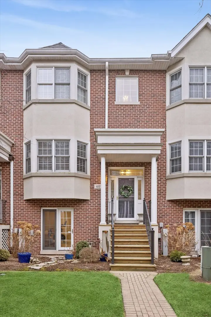 407 W Hillgrove Avenue, La Grange, IL 60525 - #1