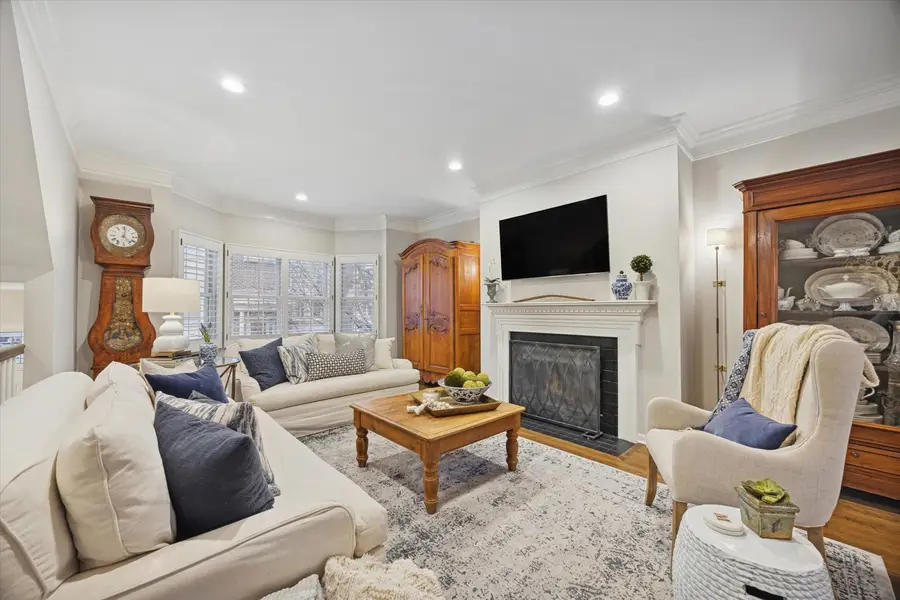 407 W Hillgrove Avenue, La Grange, IL 60525 - #3