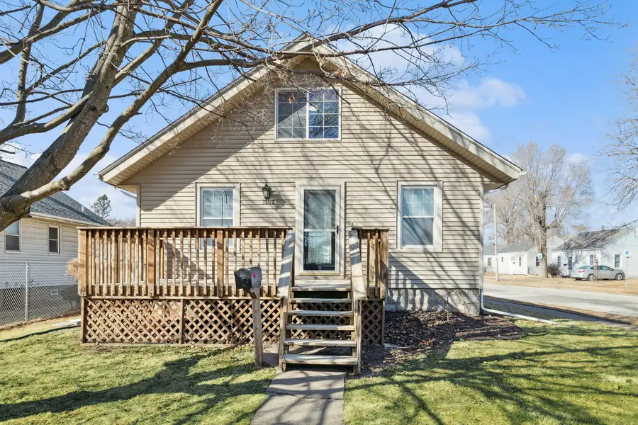 3202 Jackson Avenue, Davenport, IA 52802 - #2