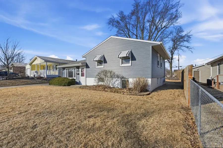 2136 N Gayman Avenue, Davenport, IA 52804 - #2