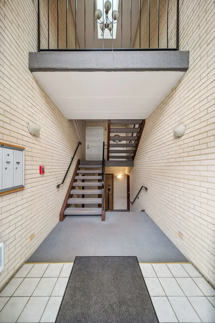 9026 Del Prado Drive #1N, Palos Hills, IL 60465 - #3