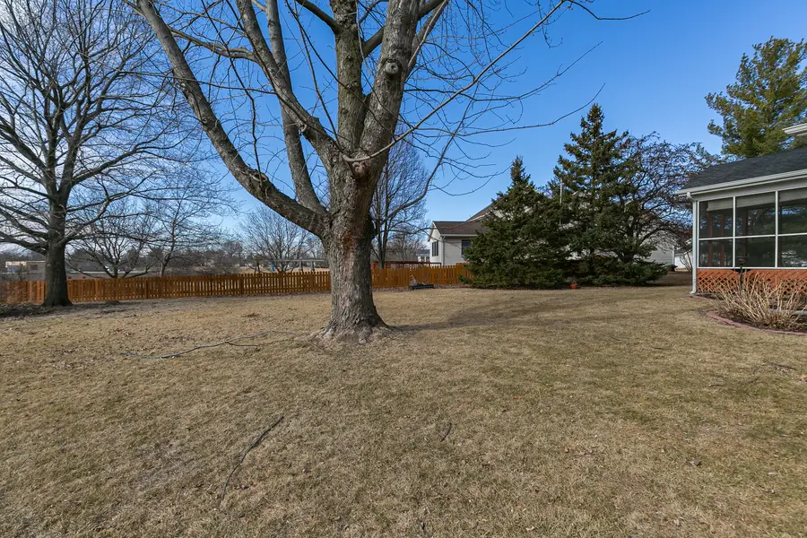 2052 Ashford Road, Bettendorf, IA 52722 - #3