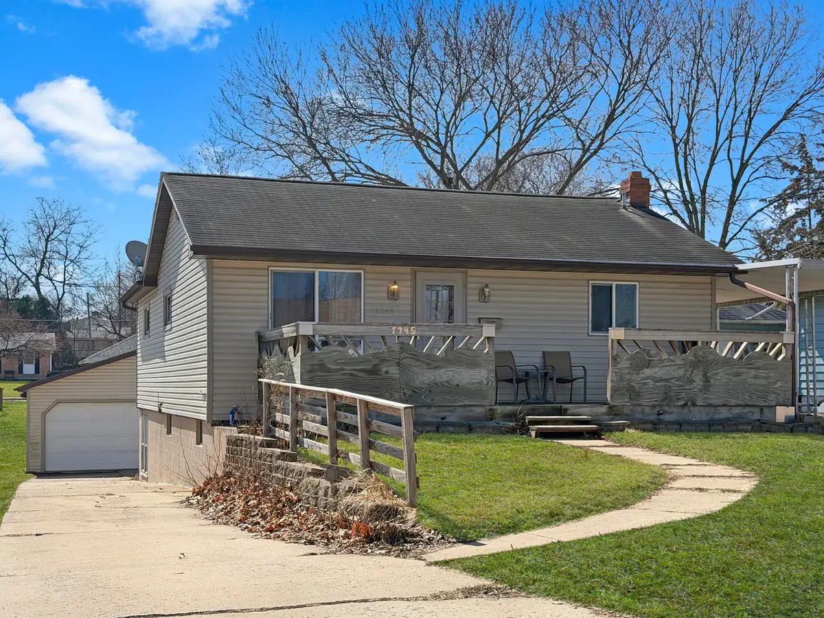 1245 W Violet Street, Freeport, IL 61032 - #1