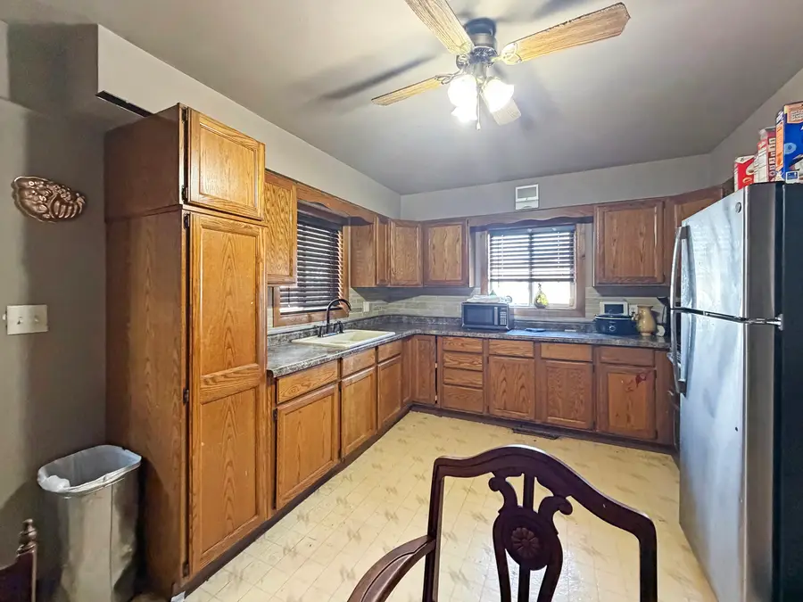 1245 W Violet Street, Freeport, IL 61032 - #3