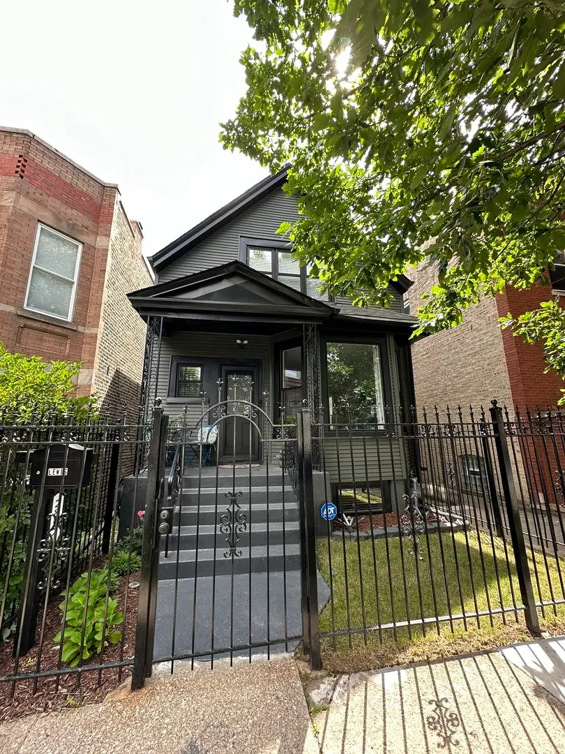 2817 N Sacramento Avenue, Chicago, IL 60618 - #2