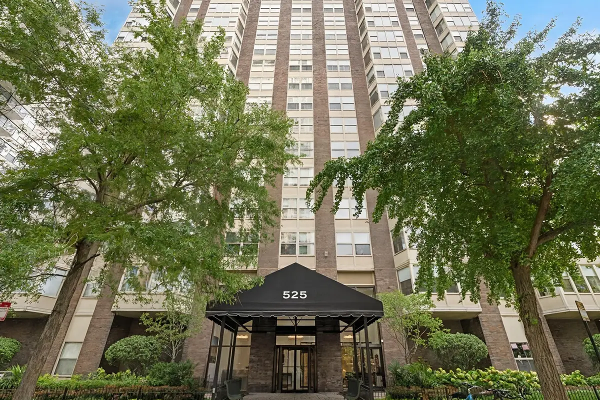 525 W Hawthorne Place #1401, Chicago, IL 60657 - #1