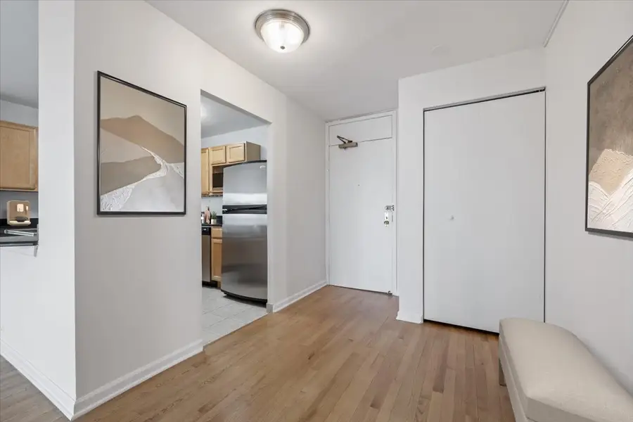 525 W Hawthorne Place #1401, Chicago, IL 60657 - #3