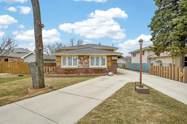 10532 S 80th Court, Palos Hills, IL 60465