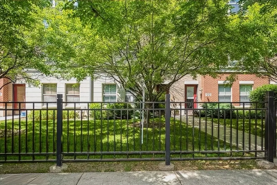 1212 W Grenshaw Street, Chicago, IL 60607 - #2