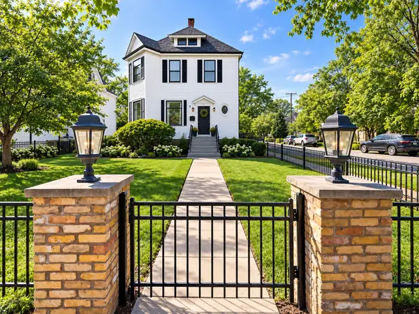 726 N Wheaton Avenue, Wheaton, IL 60187