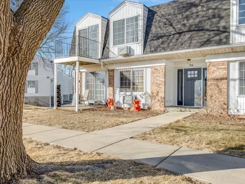 706 Kiwanis Drive #4, Freeport, IL 61032 - #3
