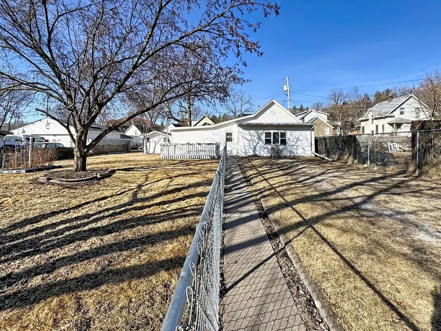 636 Cedar Street, Davenport, IA 52802 - #2