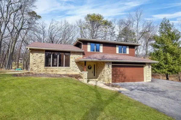 39W150 Campton Hills Drive, St. Charles, IL 60175