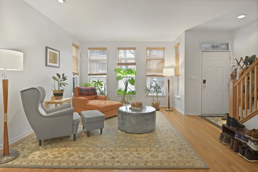 335 W Evergreen Avenue, Chicago, IL 60610 - #3