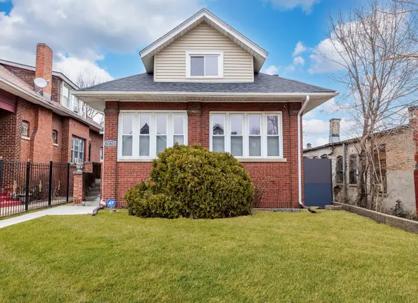 7251 S Paxton Avenue, Chicago, IL 60649