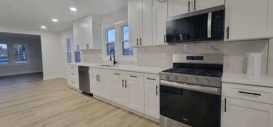 7501 W Winnemac Avenue, Harwood Heights, IL 60706 - #3