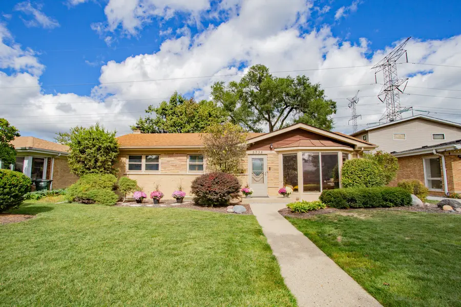 5738 Lyons Street, Morton Grove, IL 60053 - #3