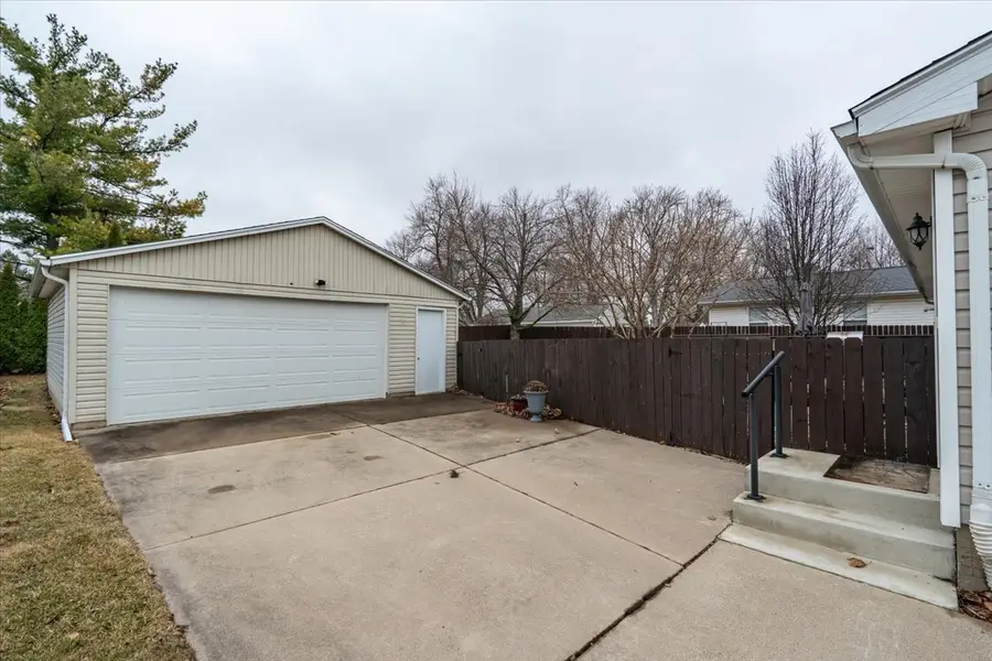 23 Geneva Court, Bloomington, IL 61704 - #3