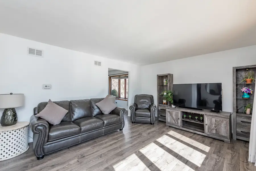 4232 Kenwood Avenue, Gurnee, IL 60031 - #2