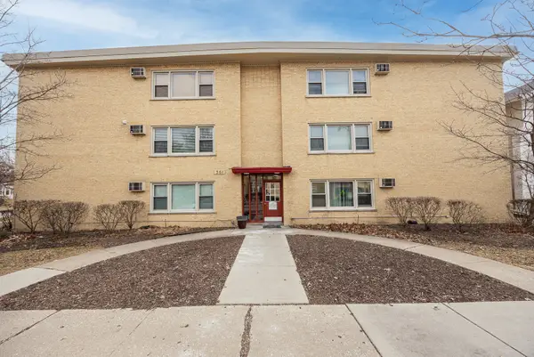 301 Chicago Avenue #3CW, Oak Park, IL 60302