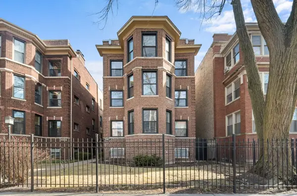 5811 N Winthrop Avenue, Chicago, IL 60660