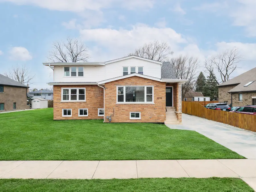 8110 Lockwood Avenue, Burbank, IL 60459 - #2