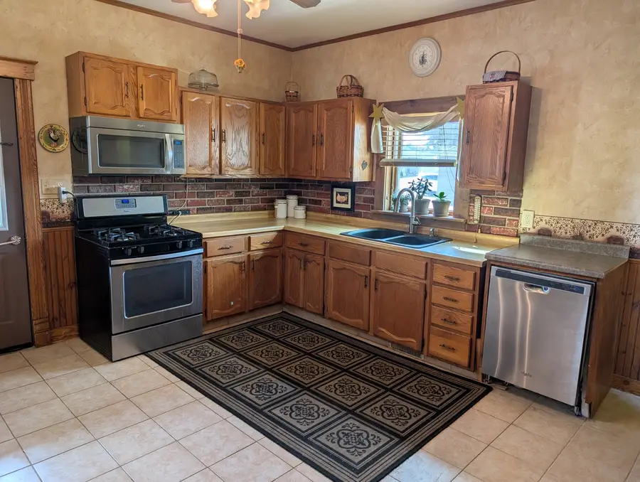 502 N Walnut Avenue, Forreston, IL 61030 - #3