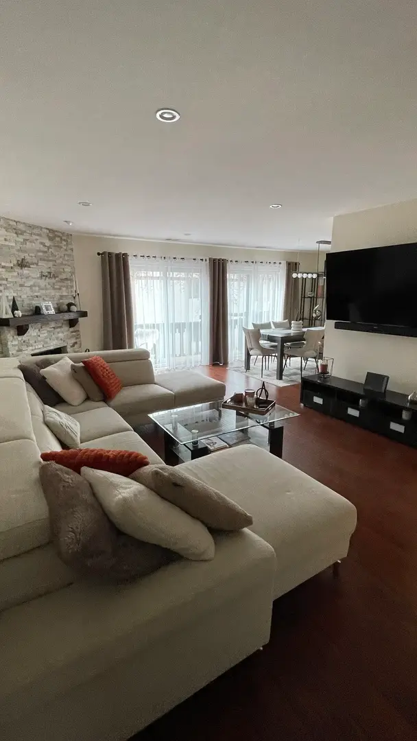 1327 Williamsburg Drive #B2, Schaumburg, IL 60193 - #3