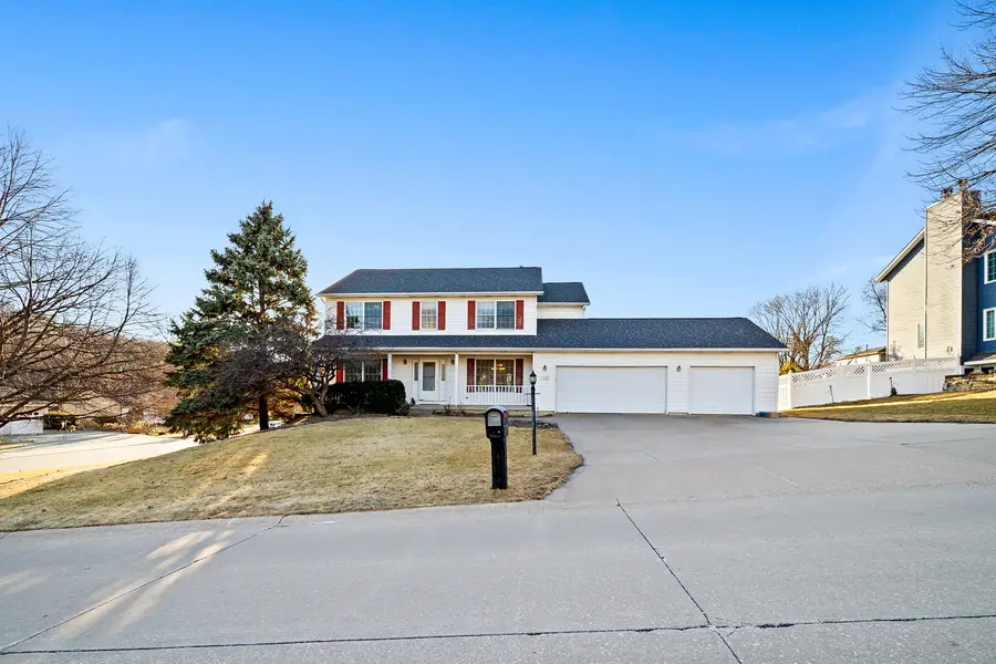 4700 Heatherstone Road, Bettendorf, IA 52722 - #2
