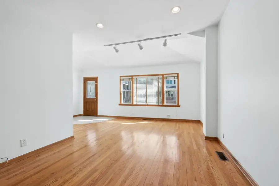 4104 N Claremont Avenue, Chicago, IL 60618 - #3