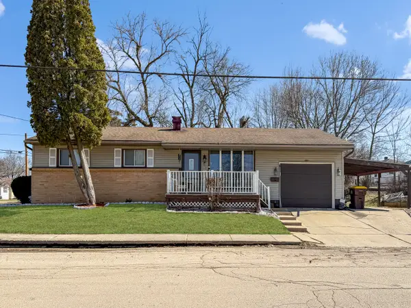 1305 S Prairie Avenue, Freeport, IL 61032