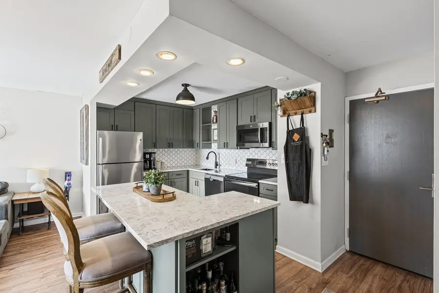 3930 N Pine Grove Avenue #304, Chicago, IL 60613 - #3