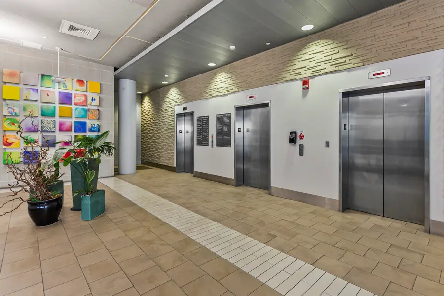 301 N Neil Street #904, Champaign, IL 61820 - #3