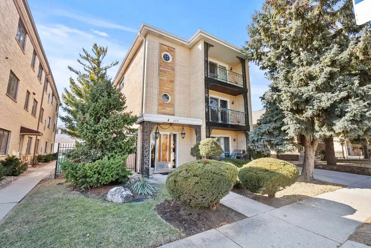 6610 N Northwest Highway, Chicago, IL 60631 - #1