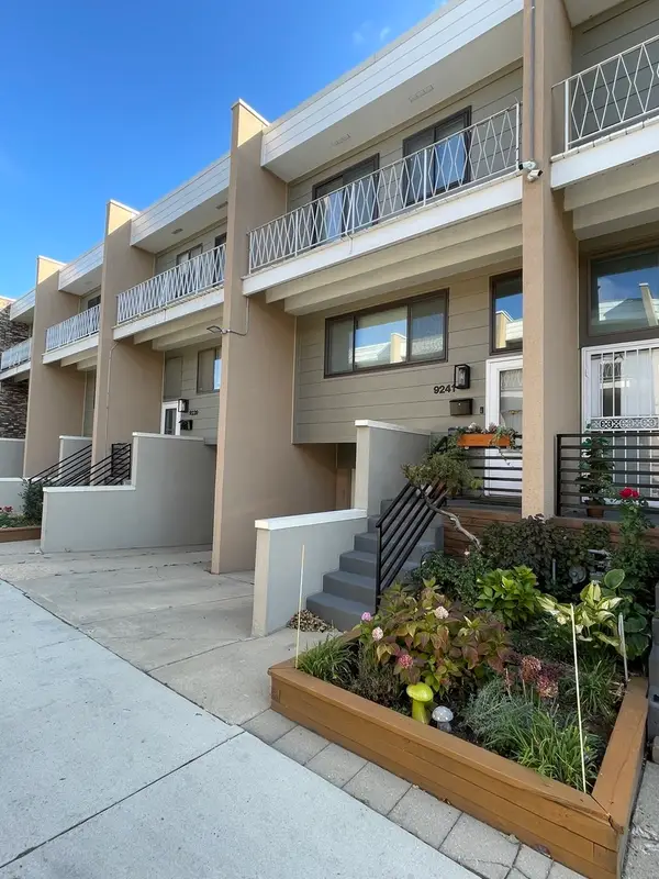 9241 W Ballard Road #107, Des Plaines, IL 60016