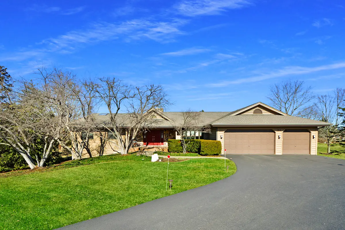 21 N Highview Circle, Hawthorn Woods, IL 60047 - #1