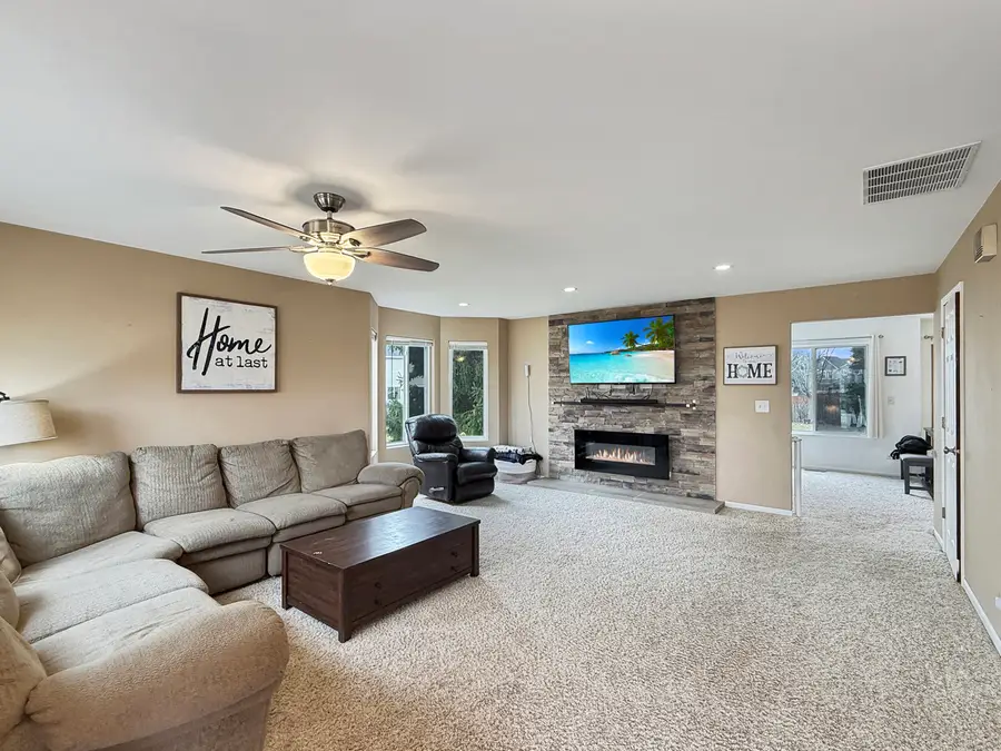 1114 Port Royal Road, Pingree Grove, IL 60140 - #3