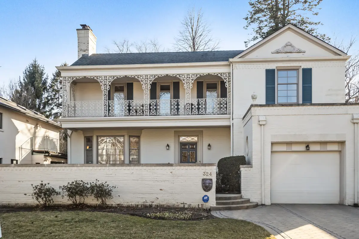 324 Davis Street, Evanston, IL 60201 - #1