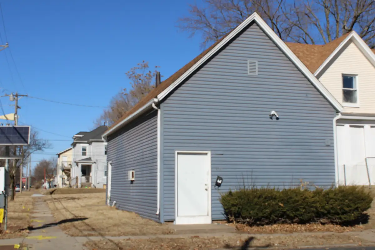 830 W 14th Street, Davenport, IA 52804 - #1