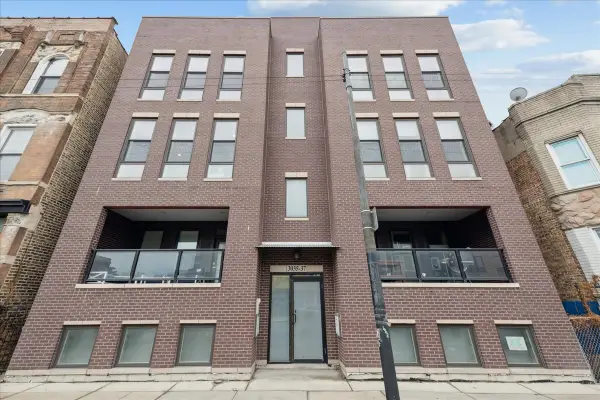 3035 W Belmont Avenue #2E, Chicago, IL 60618