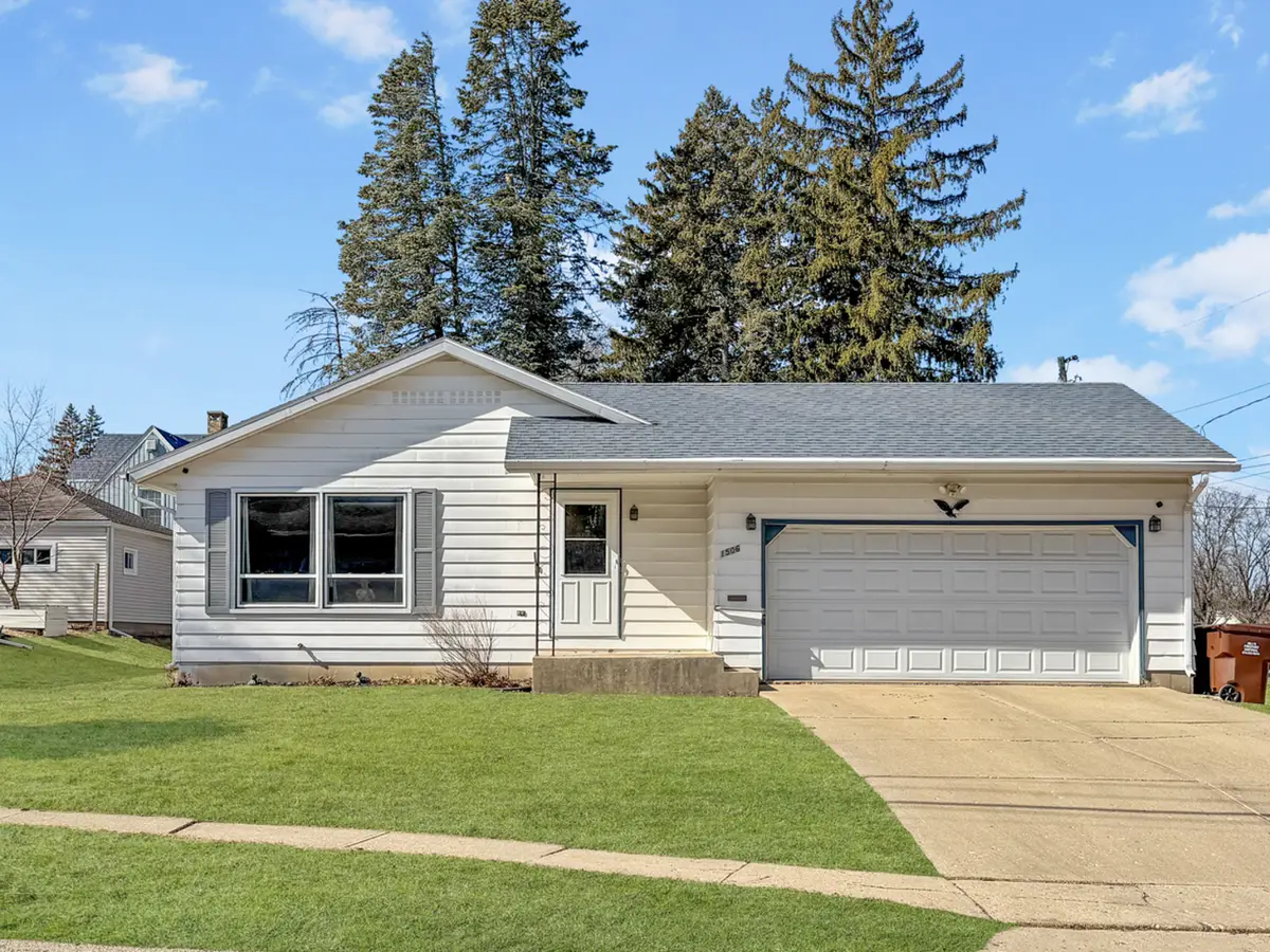 1506 S Walnut Avenue, Freeport, IL 61032 - #1